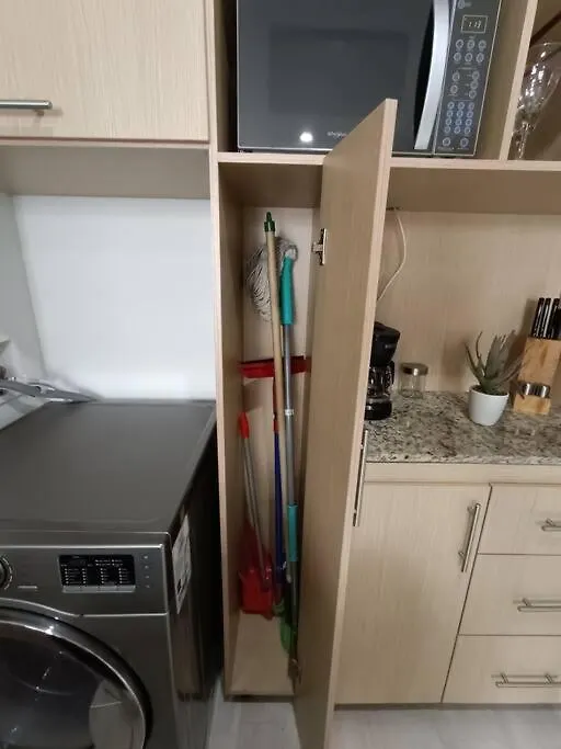 Comodo Apartamento En Laureles, Cerca Al Estadio 메딜린 0*,